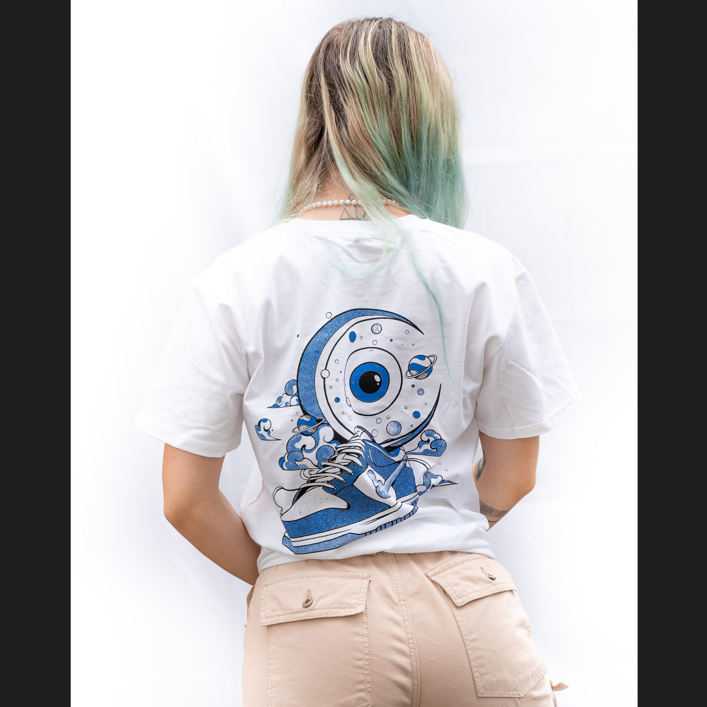 Blue Eyes Low Tee