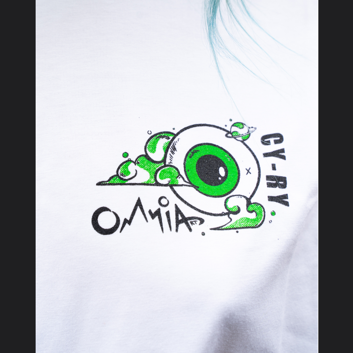 Green Eyes Low Tee