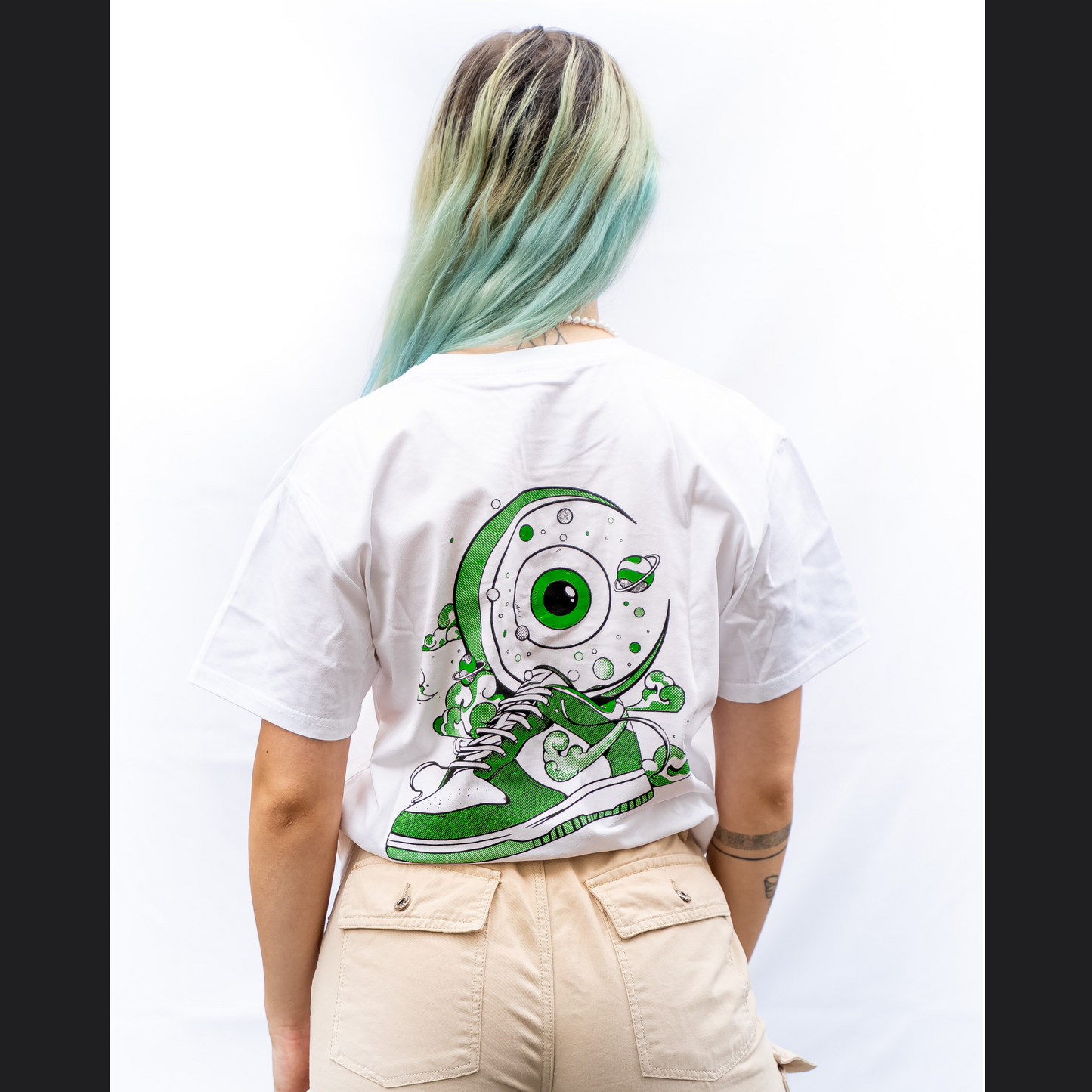 Green Eyes Low Tee