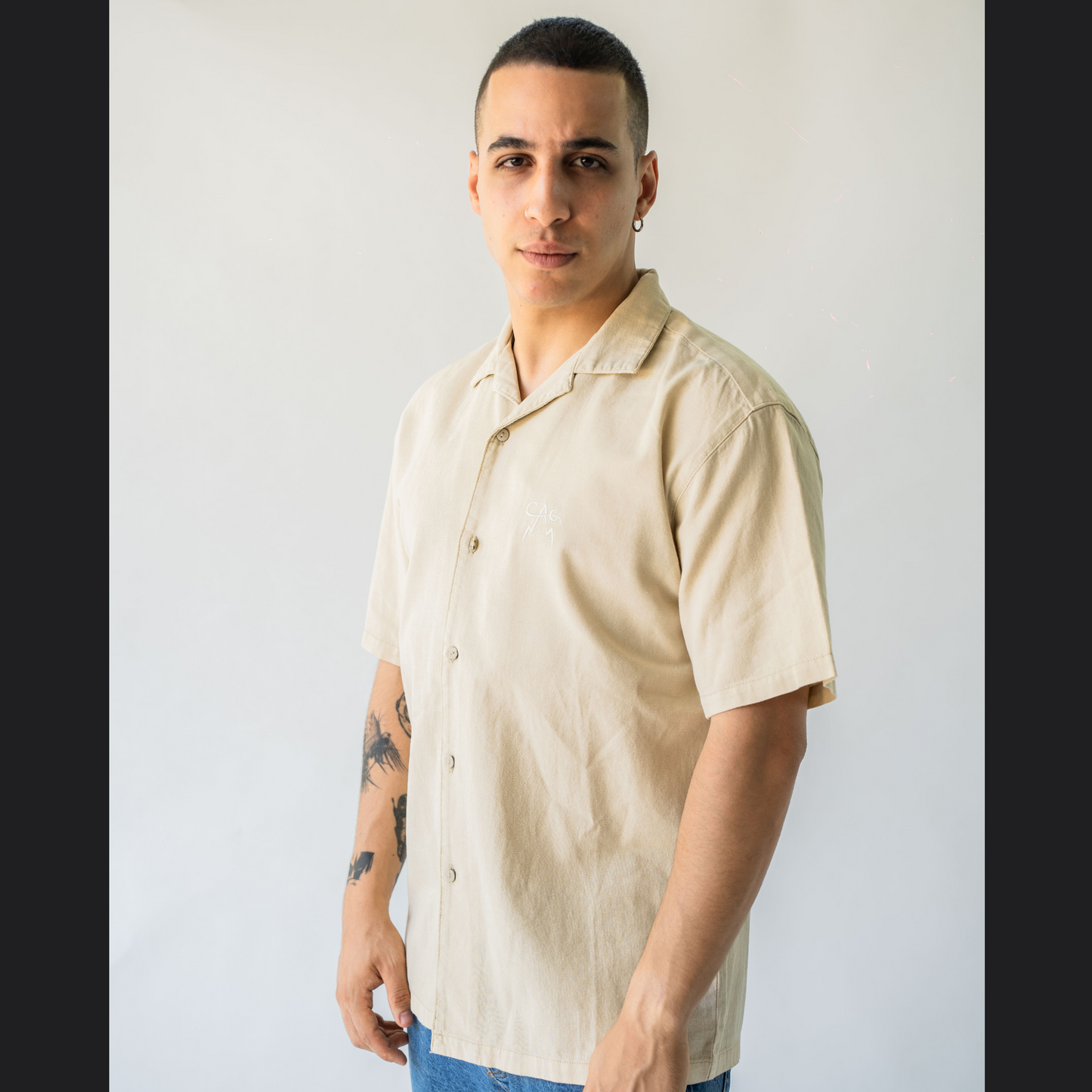 Logo Shirt Natural Raw model set front